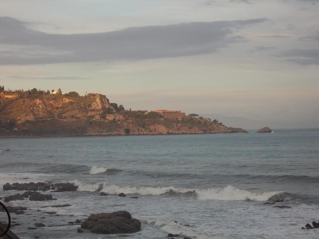 Mare E Monti Villa Giardini Naxos Bilik gambar